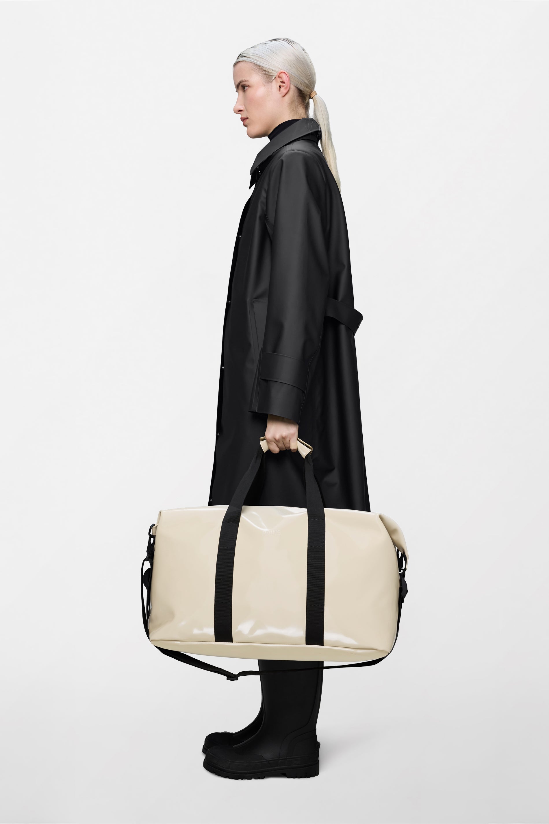 RAINS Hilo Weekend Bag Shore 36L H27 x D26 x W52 cm Weekender