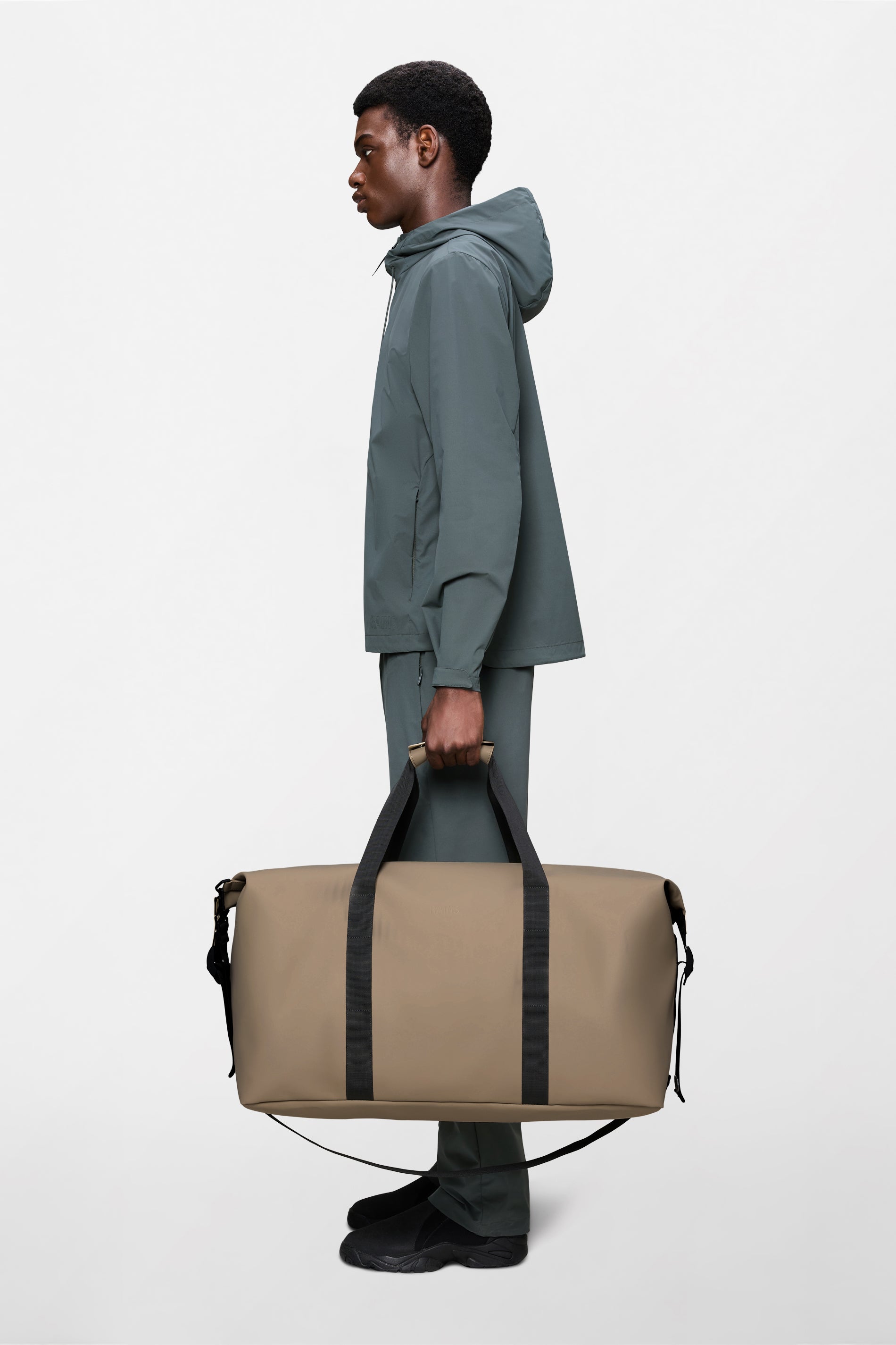 RAINS Hilo Weekend Bag Large Beige 47L H29 x D28 x W60 cm Weekender