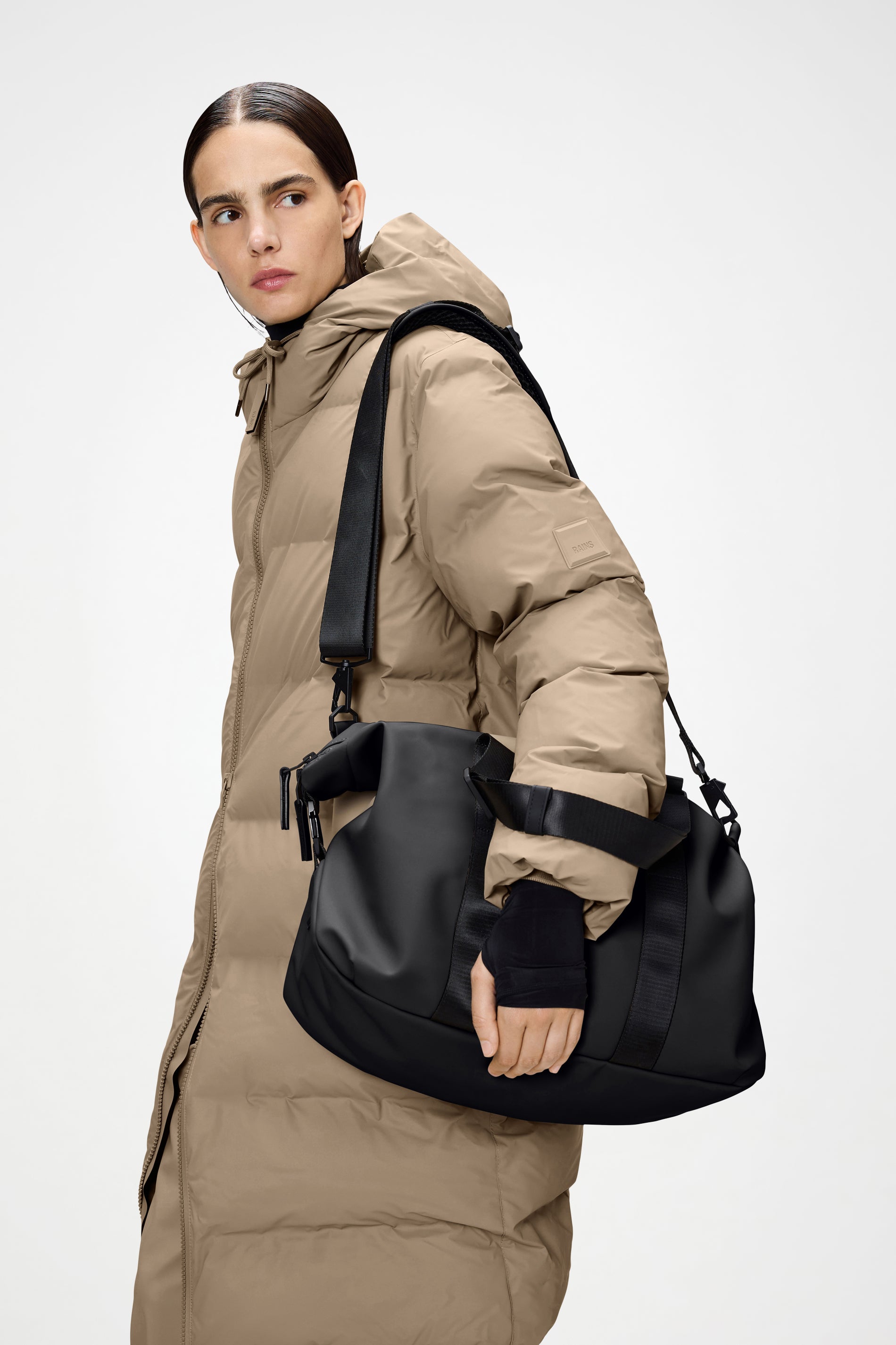 RAINS Valera Weekend Bag Small Black 30.50L H30 x D20 x W42 cm Weekender