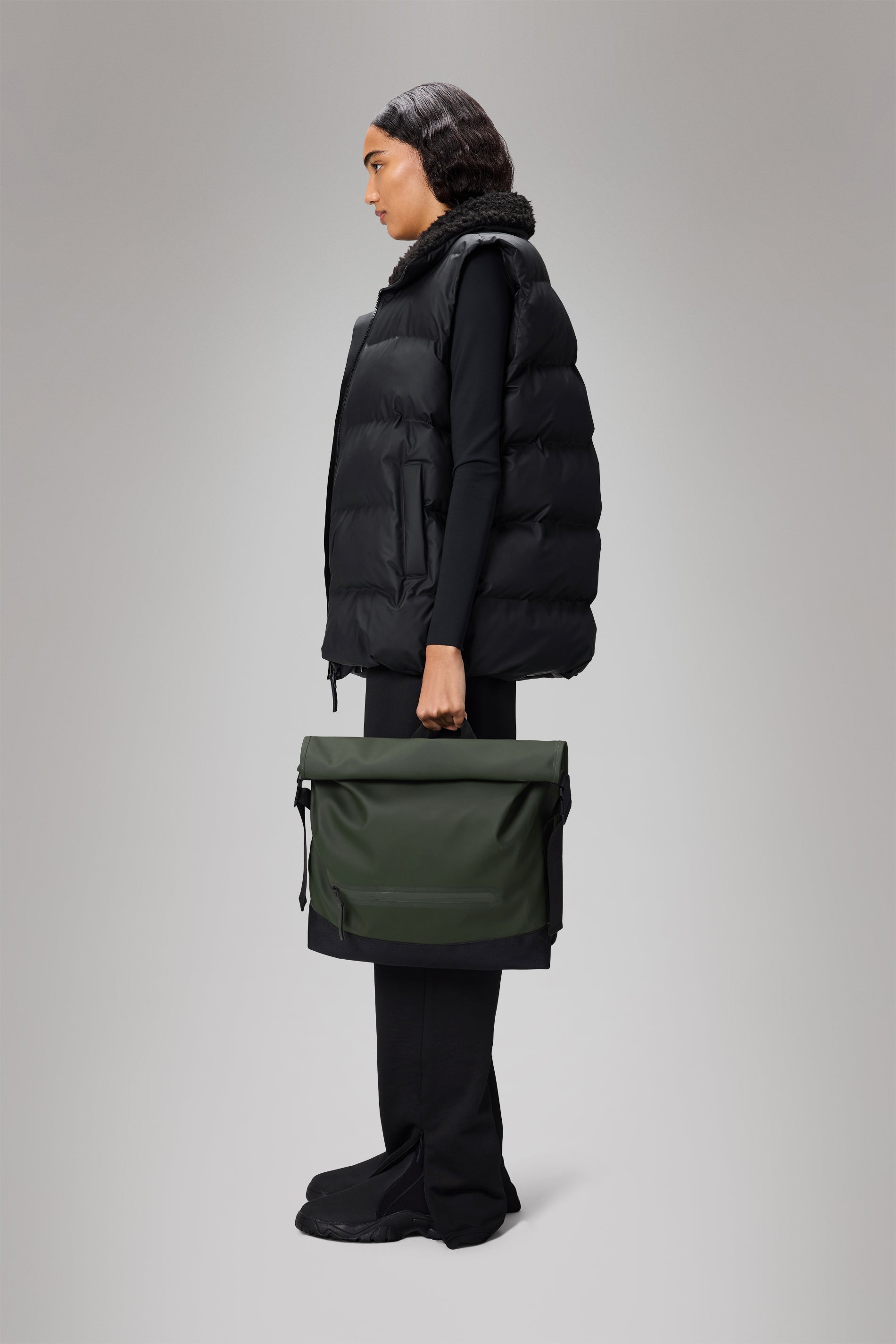 RAINS Trail Rolltop Messenger Bag Green 13L H33 x D12 x W39 cm Messenger