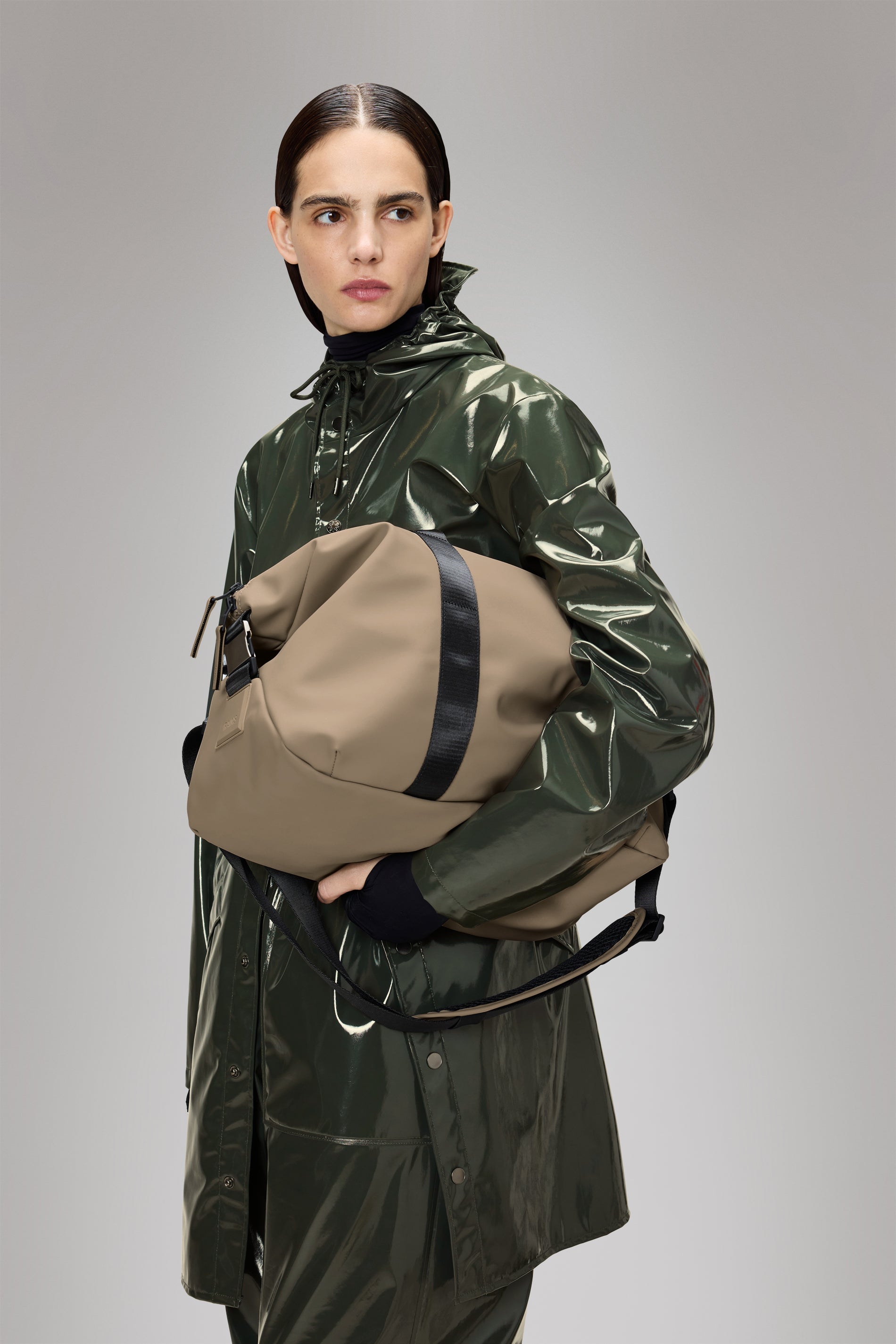 RAINS Valera Weekend Bag Small Beige Weekender