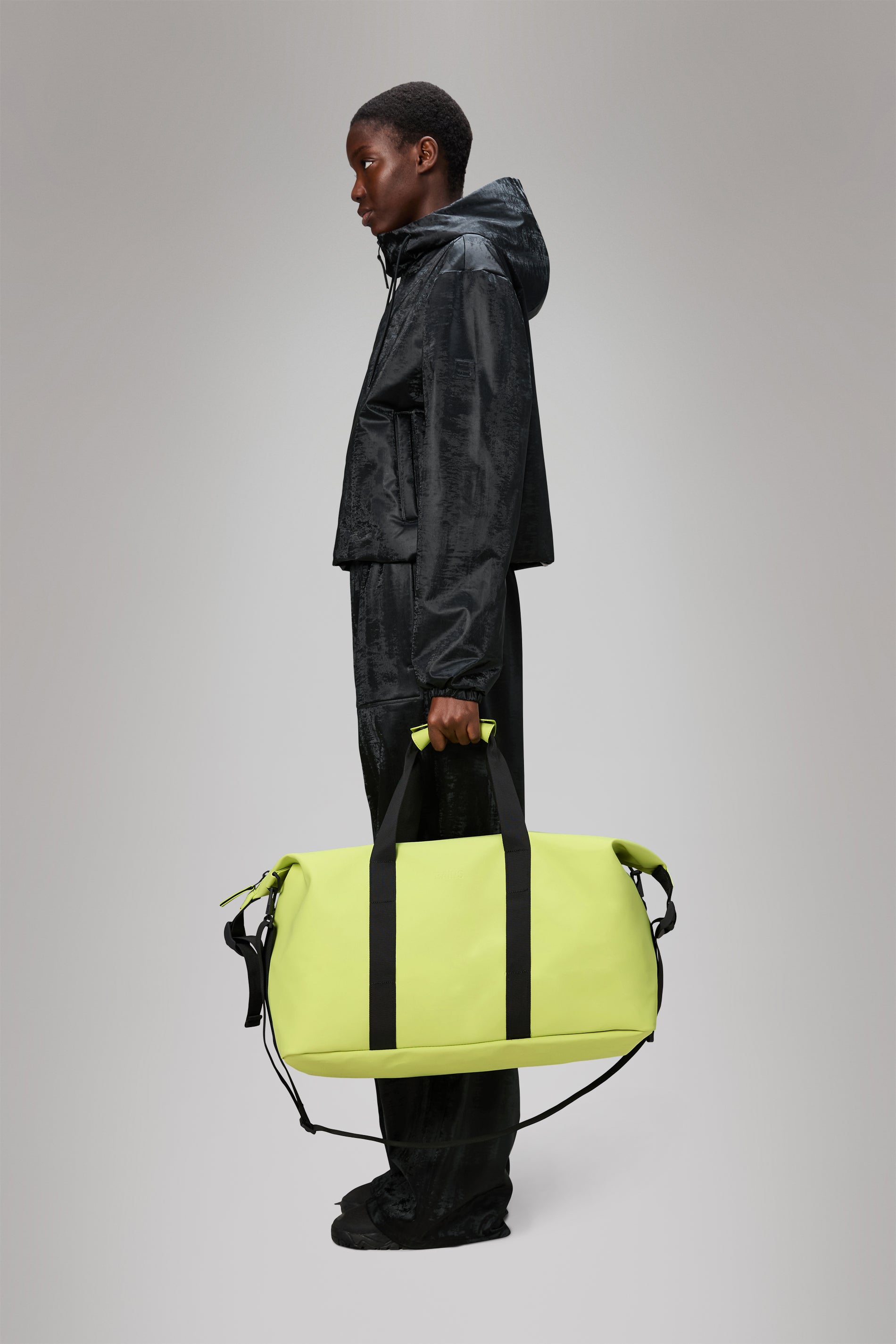 RAINS Hilo Weekend Bag Acid 36L H39 x D26 x W52 cm Weekender