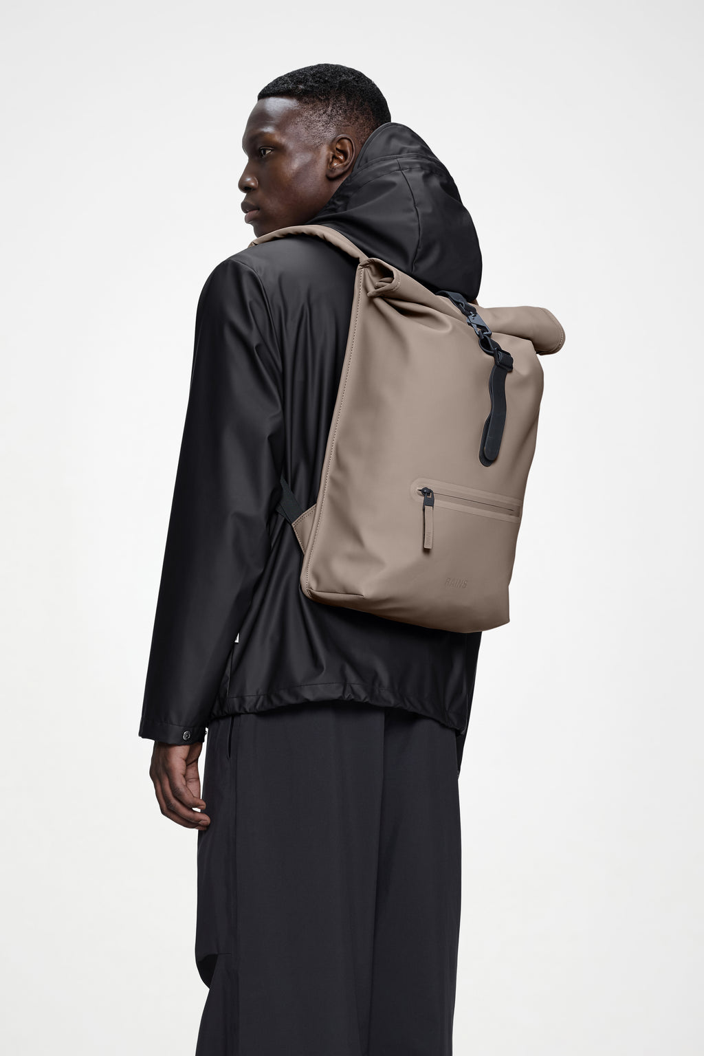 Rains® Black Rolltop Rucksack für 109€