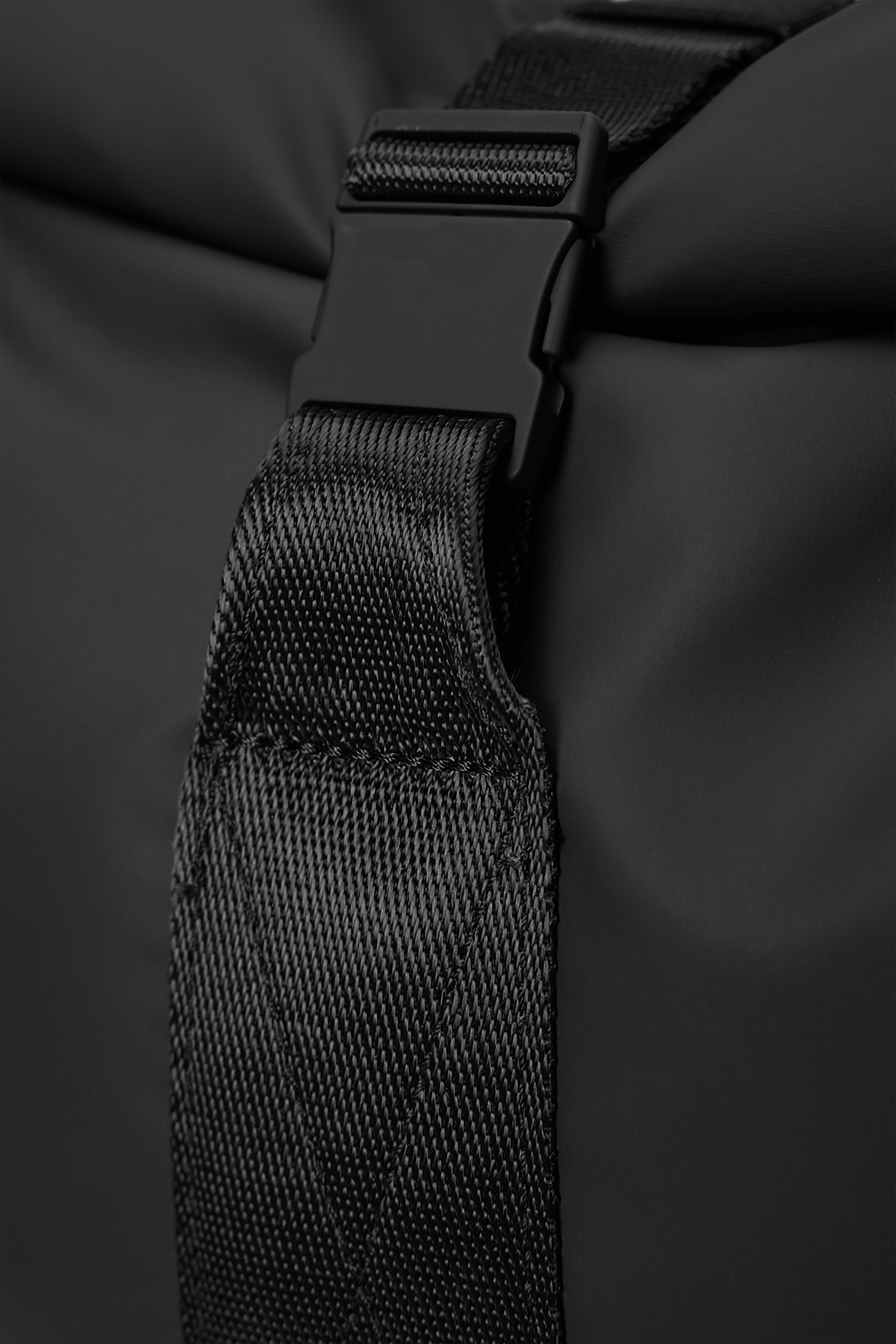 RAINS Soft Cooler Lunch Bag Black 7.40L H39 x D14 x W19 cm Lunch Bag