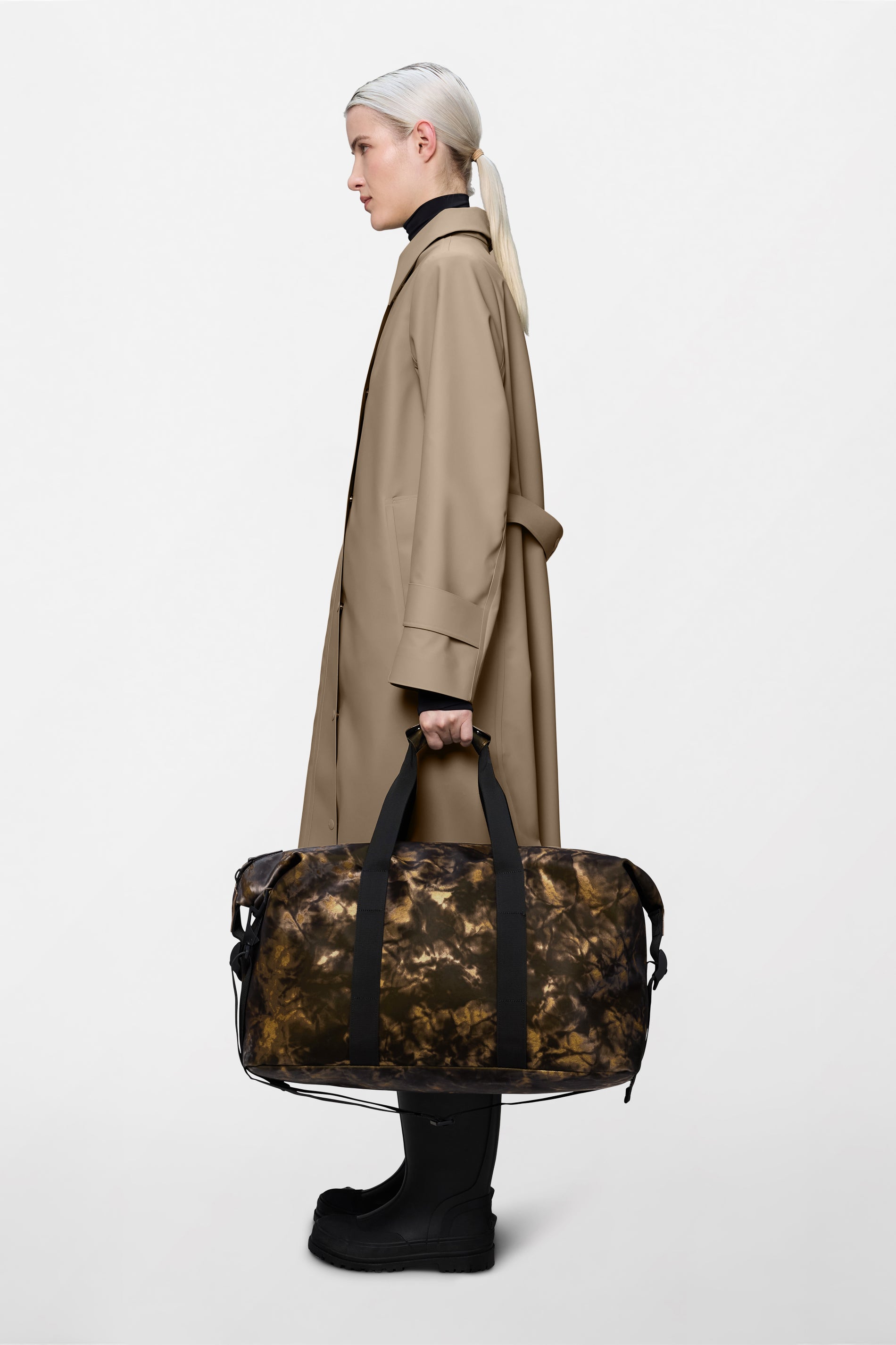 RAINS Hilo Weekend Bag Muddy 36L H35 x D26 x W62 cm Weekender