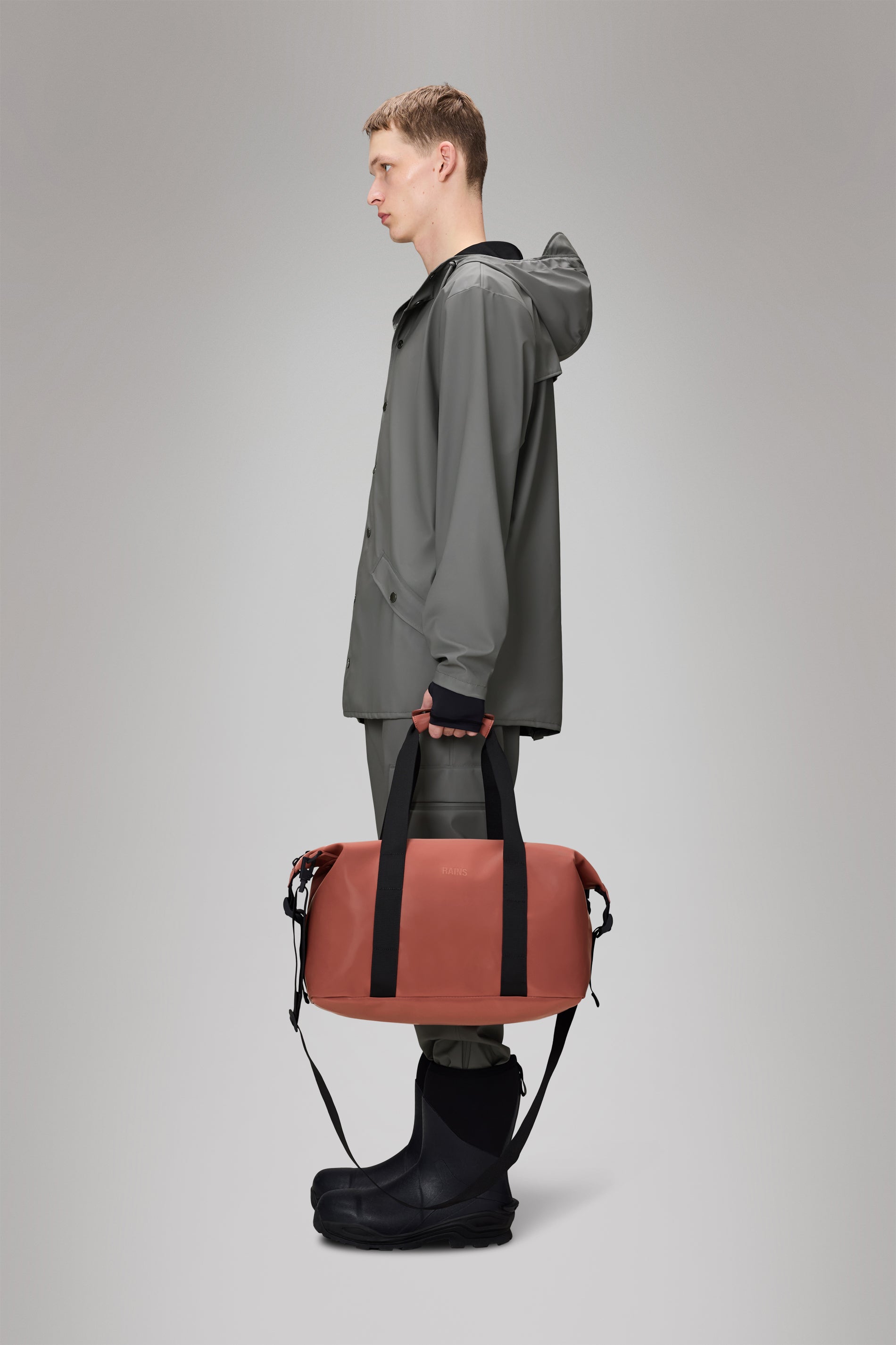 RAINS Hilo Weekend Bag Small Honor 18L H33 x D19 x W40 cm Weekender