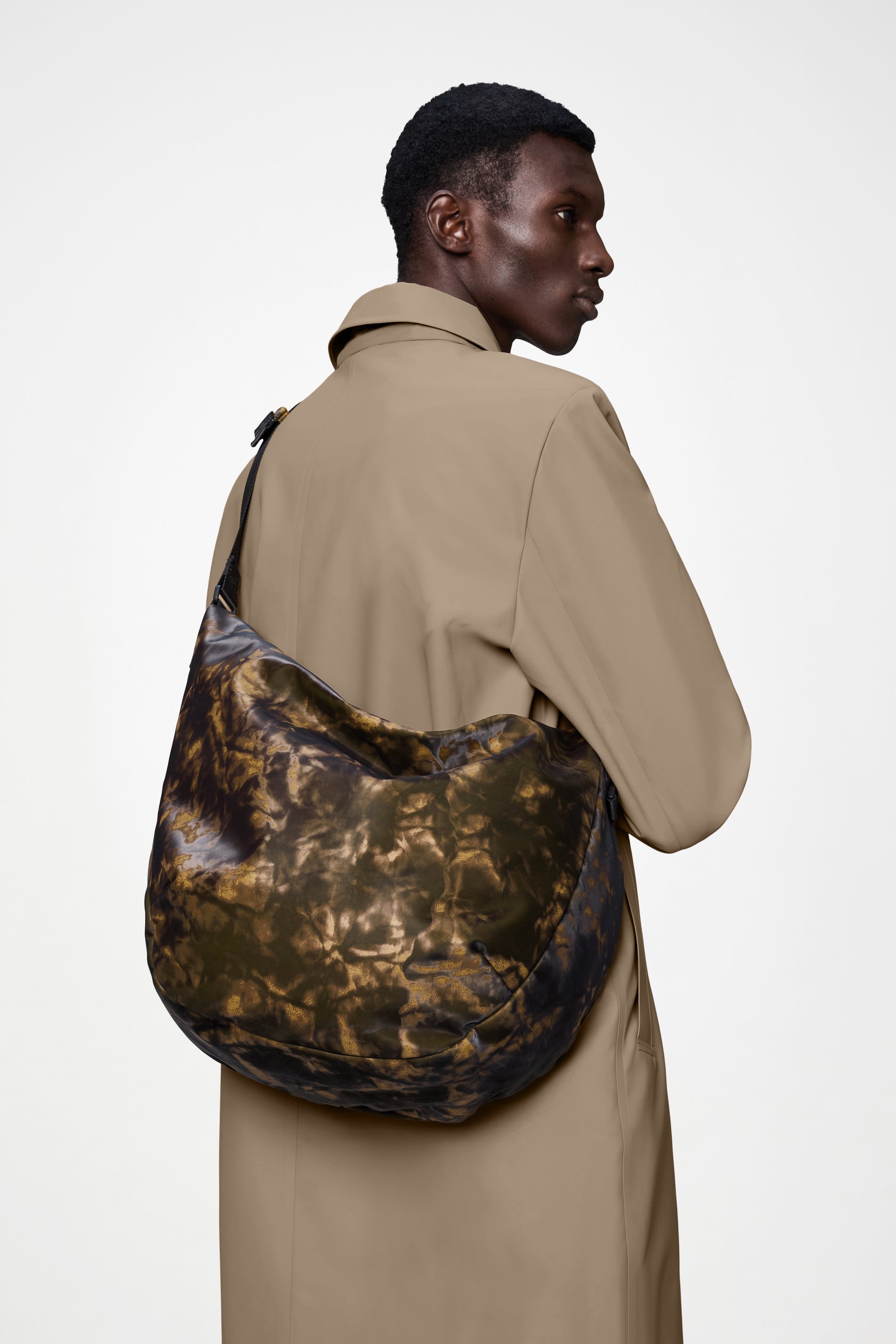 RAINS Valera Shoulder Bag Large Muddy 22L H40 x D13 x W54 cm Crossbody