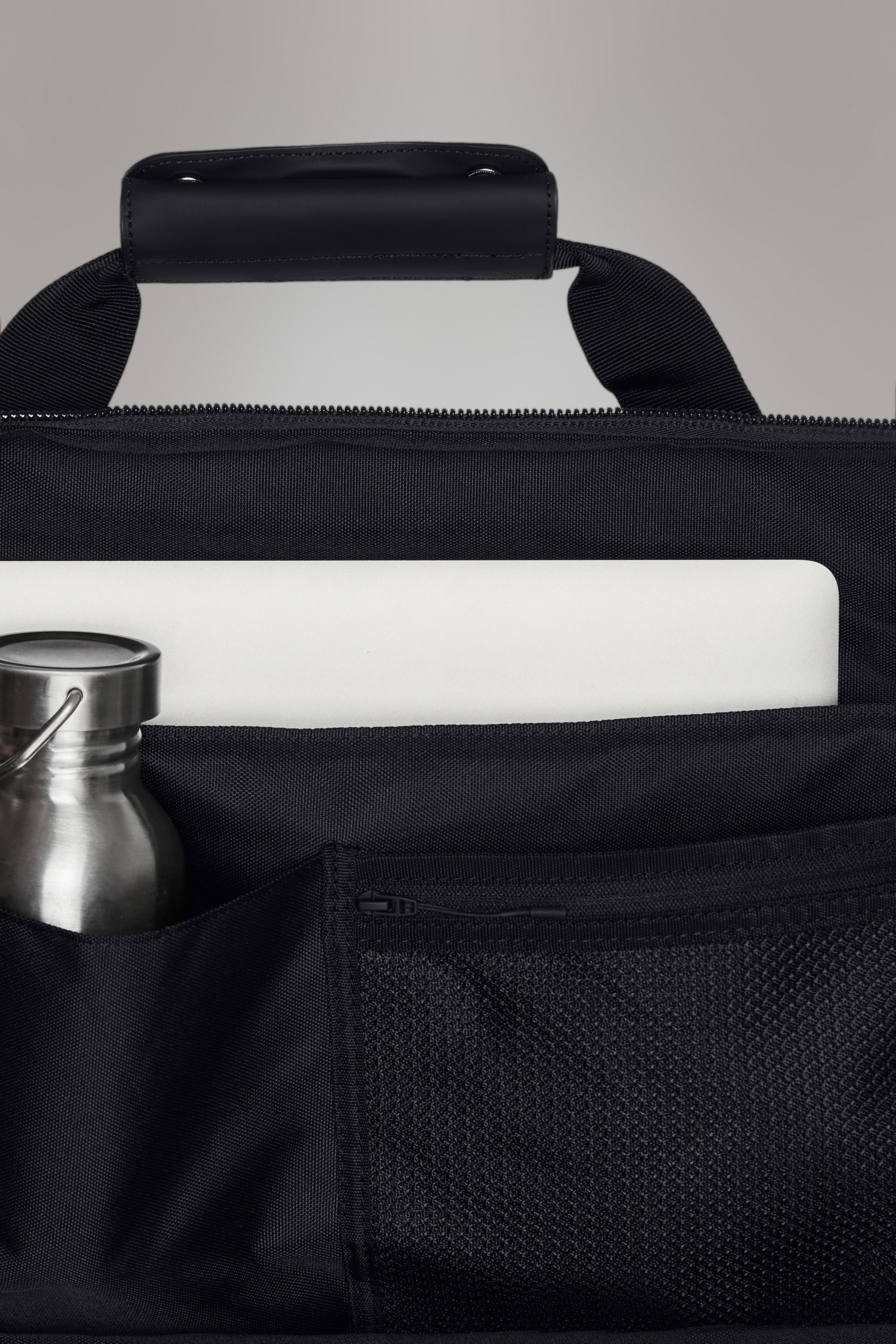 RAINS Texel Kit Bag Black 36L H31 x D14 x W44 cm Weekender